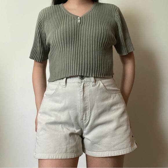 Vintage High Waisted GAP shorts - Picture 6 of 6